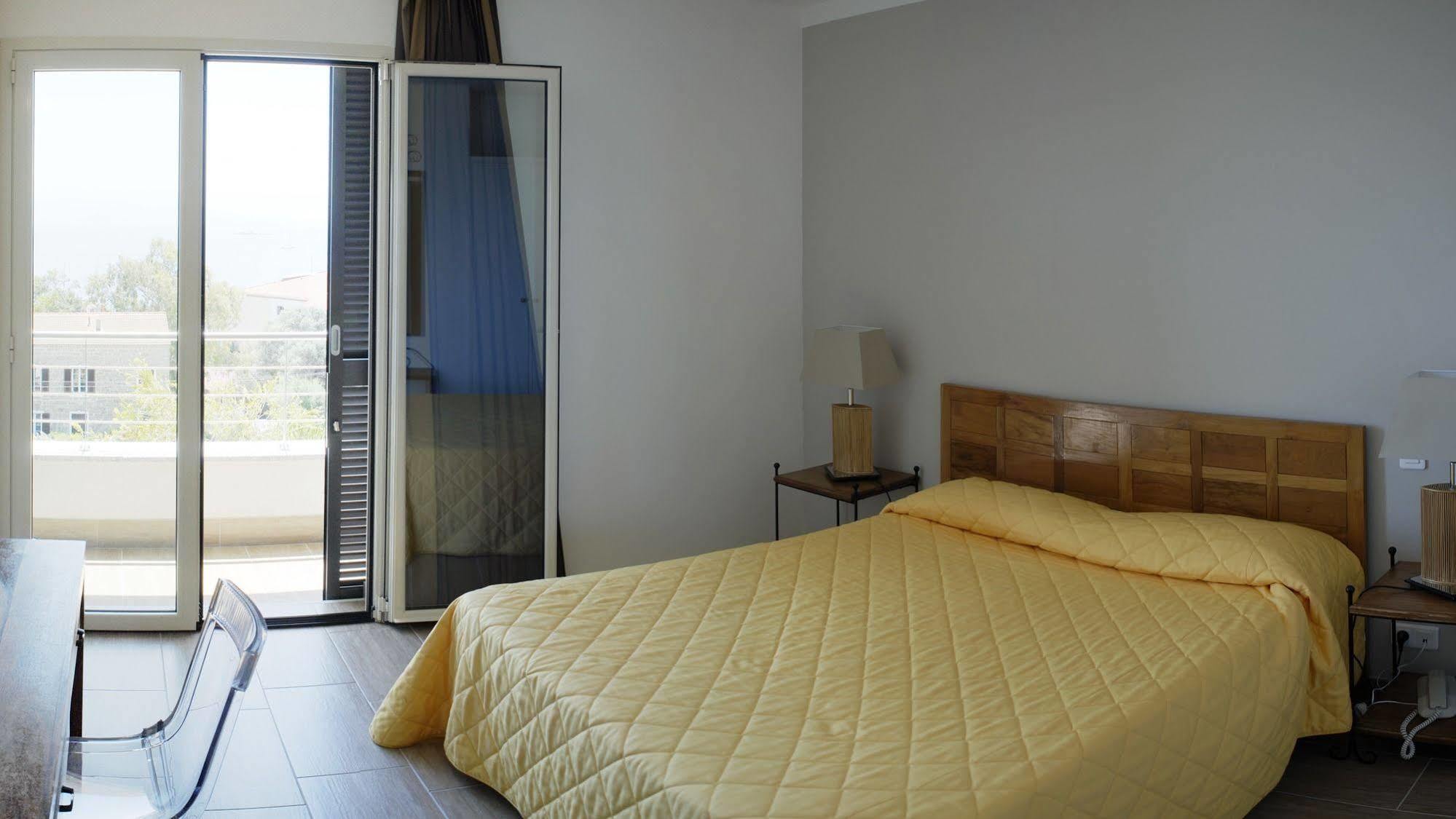 Hotel Les Eucalyptus ปอร์โต โปลโล ภายนอก รูปภาพ